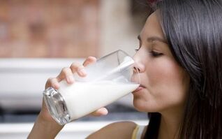 Τα μενού διατροφής κατανάλωσης περιλαμβάνουν γάλα χαμηλών λιπαρών